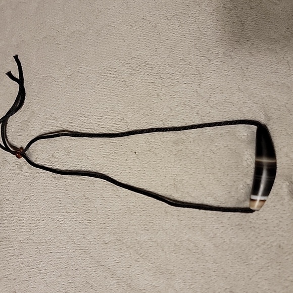 Vein Stone Ox Horn~Inner Mongolia Gobi Banded Eye Agate Curve Necklace Pendant - Picture 3 of 9